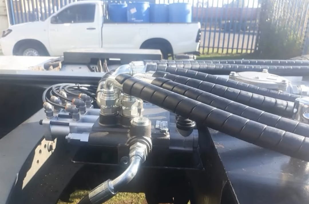 Cylinder strip-down & repair at Kana Hydraulics North West